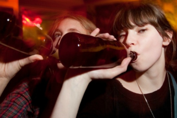 Les parents hésitent à parler d'alcool avec leurs enfants